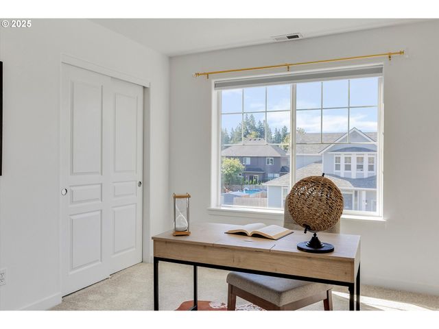 1422 Ne 18TH Pl, Canby, OR 97013