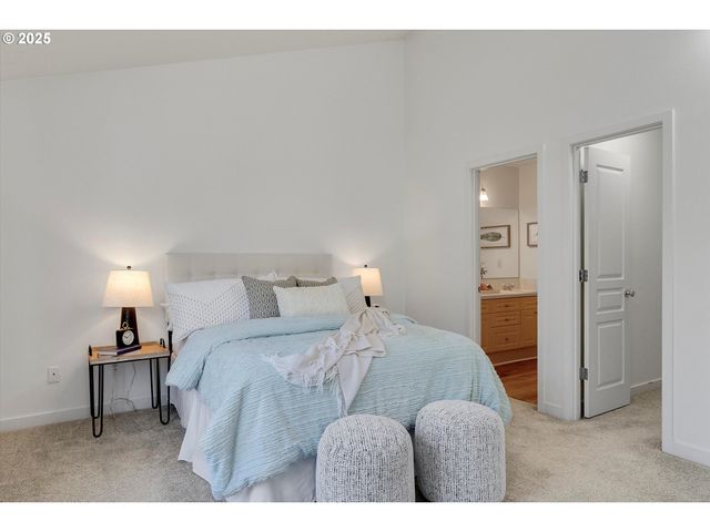 1422 Ne 18TH Pl, Canby, OR 97013