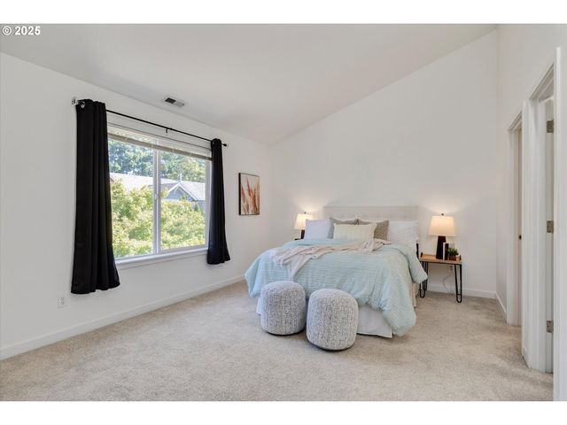 1422 Ne 18TH Pl, Canby, OR 97013
