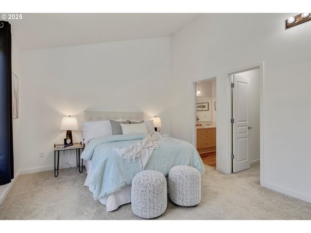 1422 Ne 18TH Pl, Canby, OR 97013