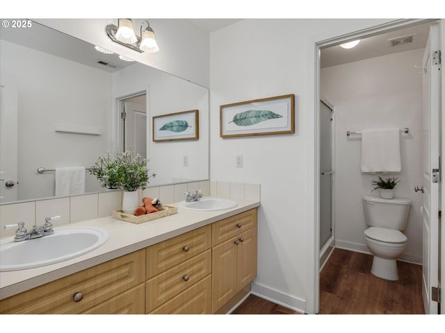 1422 Ne 18TH Pl, Canby, OR 97013
