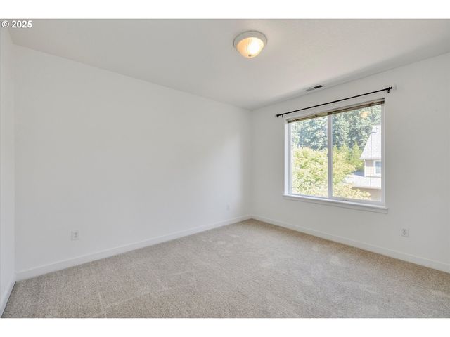 1422 Ne 18TH Pl, Canby, OR 97013