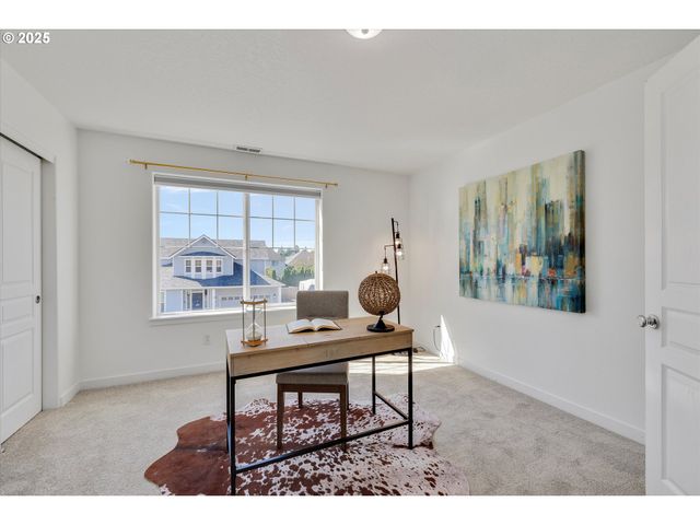 1422 Ne 18TH Pl, Canby, OR 97013