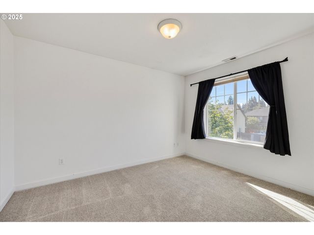 1422 Ne 18TH Pl, Canby, OR 97013