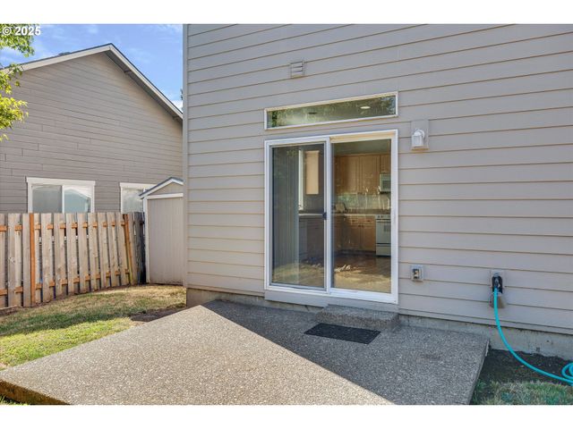 1422 Ne 18TH Pl, Canby, OR 97013