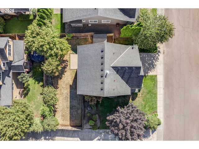 1422 Ne 18TH Pl, Canby, OR 97013