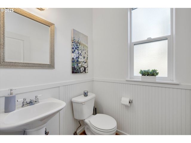 1422 Ne 18TH Pl, Canby, OR 97013