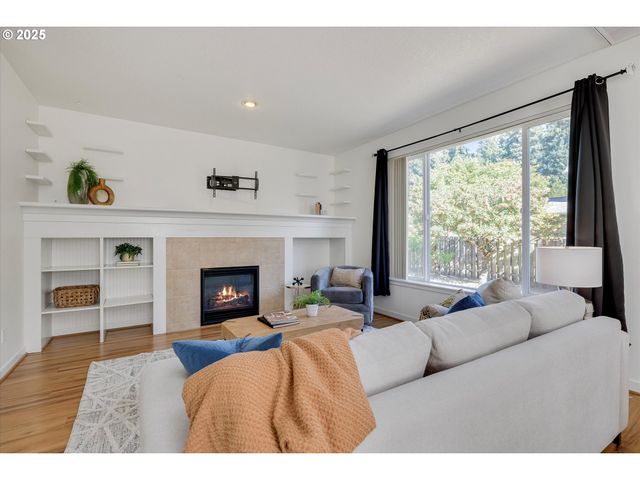 1422 Ne 18TH Pl, Canby, OR 97013