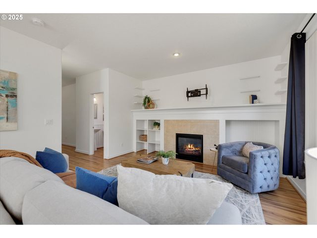 1422 Ne 18TH Pl, Canby, OR 97013