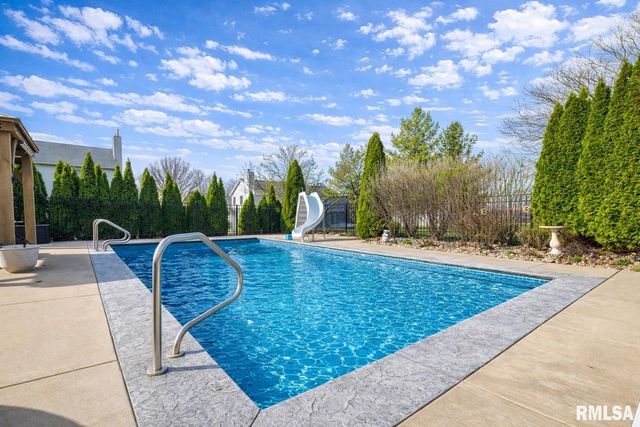 2104 W BROADLAND Drive, Dunlap, IL 61525