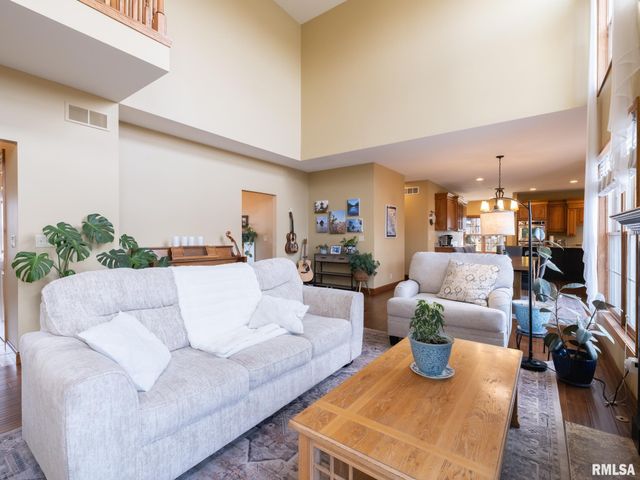 2104 W BROADLAND Drive, Dunlap, IL 61525