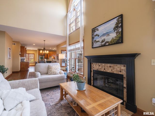 2104 W BROADLAND Drive, Dunlap, IL 61525
