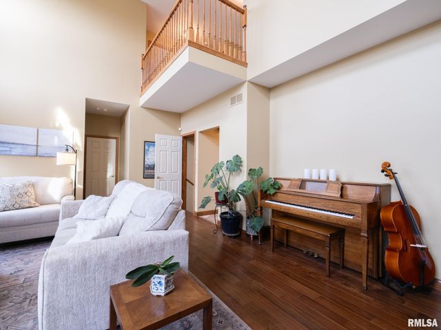 2104 W BROADLAND Drive, Dunlap, IL 61525