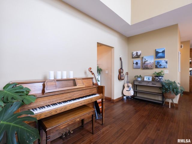 2104 W BROADLAND Drive, Dunlap, IL 61525