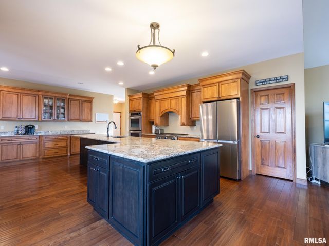 2104 W BROADLAND Drive, Dunlap, IL 61525