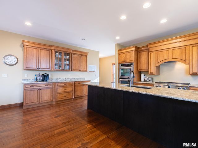2104 W BROADLAND Drive, Dunlap, IL 61525