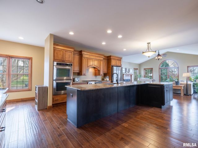 2104 W BROADLAND Drive, Dunlap, IL 61525