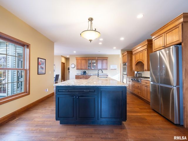 2104 W BROADLAND Drive, Dunlap, IL 61525