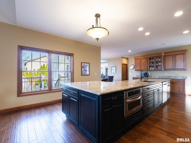 2104 W BROADLAND Drive, Dunlap, IL 61525