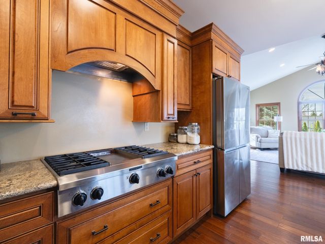2104 W BROADLAND Drive, Dunlap, IL 61525