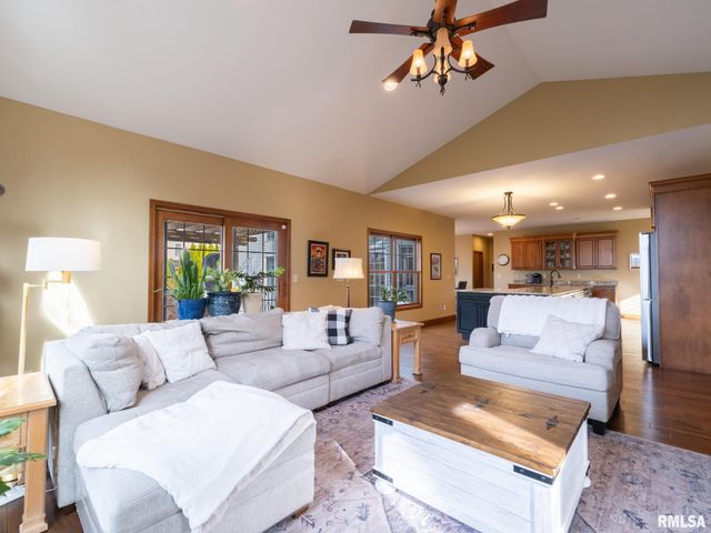 2104 W BROADLAND Drive, Dunlap, IL 61525