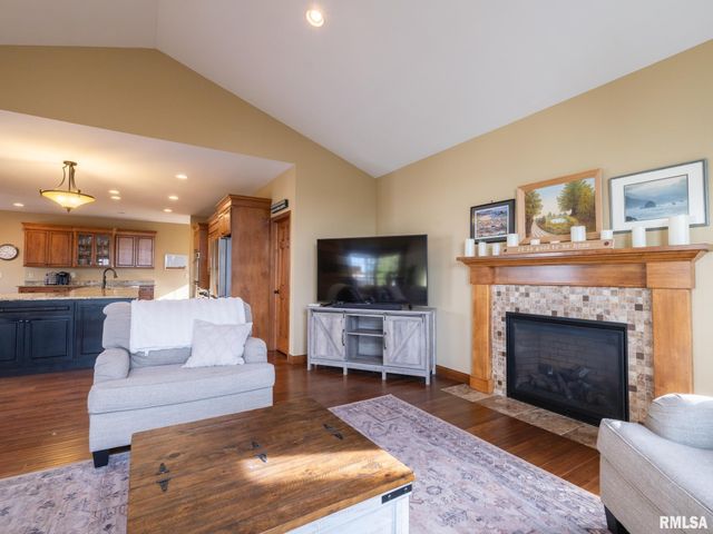 2104 W BROADLAND Drive, Dunlap, IL 61525