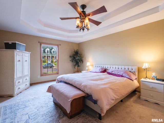 2104 W BROADLAND Drive, Dunlap, IL 61525