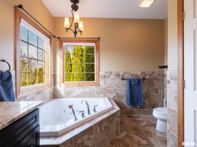 2104 W BROADLAND Drive, Dunlap, IL 61525