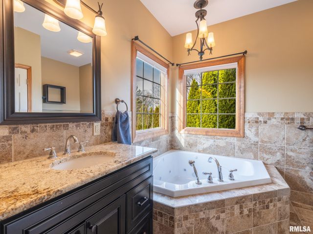 2104 W BROADLAND Drive, Dunlap, IL 61525