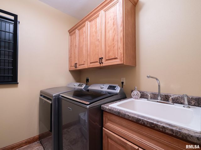 2104 W BROADLAND Drive, Dunlap, IL 61525