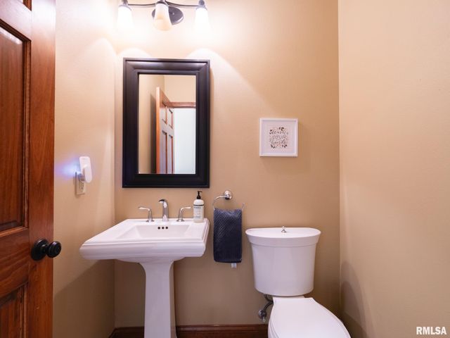 2104 W BROADLAND Drive, Dunlap, IL 61525