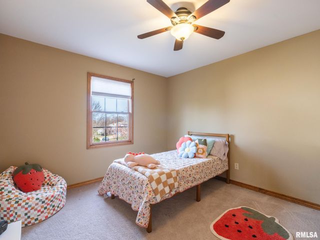 2104 W BROADLAND Drive, Dunlap, IL 61525