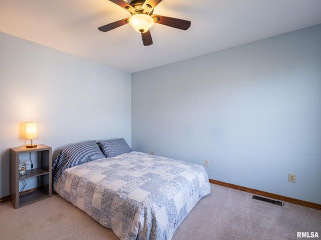 2104 W BROADLAND Drive, Dunlap, IL 61525
