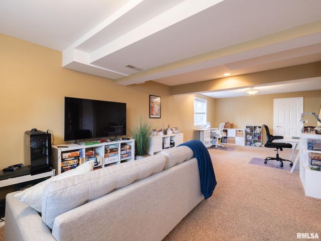 2104 W BROADLAND Drive, Dunlap, IL 61525