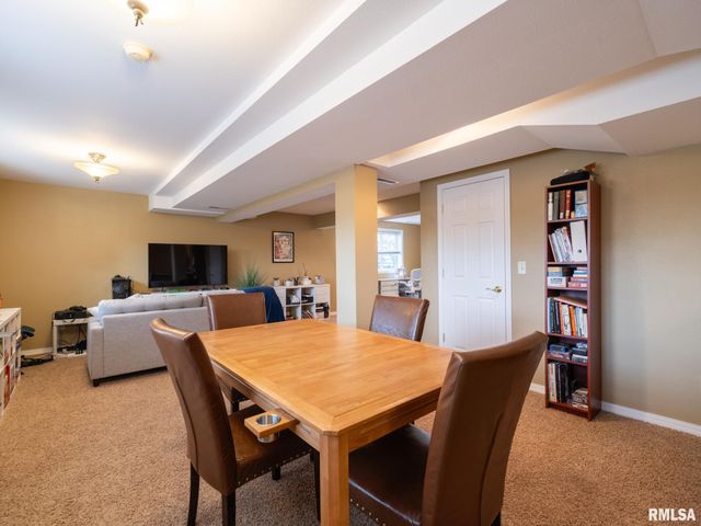 2104 W BROADLAND Drive, Dunlap, IL 61525