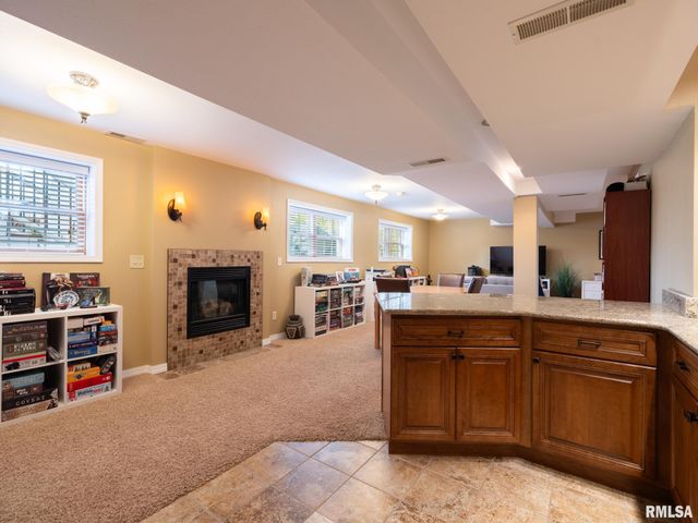 2104 W BROADLAND Drive, Dunlap, IL 61525