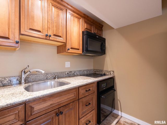 2104 W BROADLAND Drive, Dunlap, IL 61525