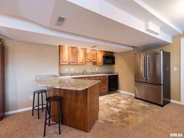 2104 W BROADLAND Drive, Dunlap, IL 61525