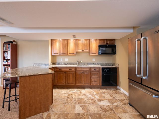 2104 W BROADLAND Drive, Dunlap, IL 61525