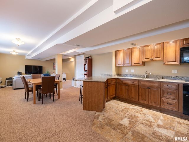 2104 W BROADLAND Drive, Dunlap, IL 61525