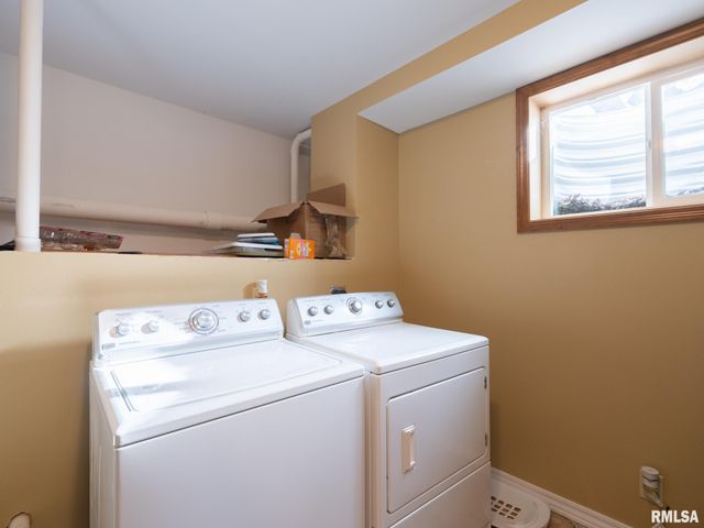 2104 W BROADLAND Drive, Dunlap, IL 61525