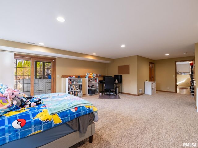 2104 W BROADLAND Drive, Dunlap, IL 61525