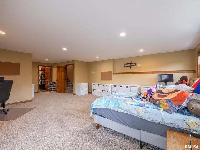2104 W BROADLAND Drive, Dunlap, IL 61525