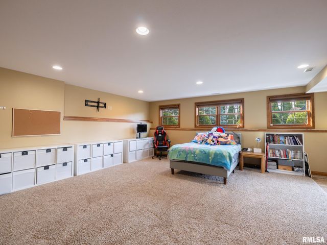 2104 W BROADLAND Drive, Dunlap, IL 61525