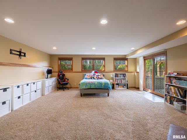 2104 W BROADLAND Drive, Dunlap, IL 61525