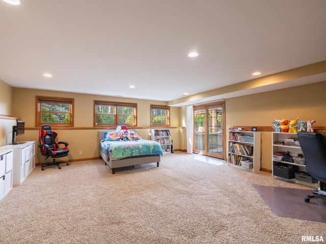 2104 W BROADLAND Drive, Dunlap, IL 61525