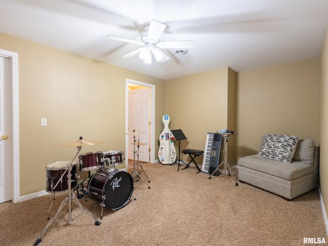 2104 W BROADLAND Drive, Dunlap, IL 61525