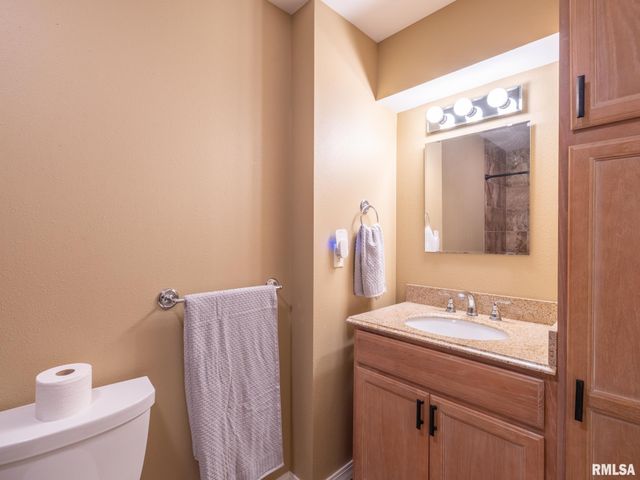 2104 W BROADLAND Drive, Dunlap, IL 61525