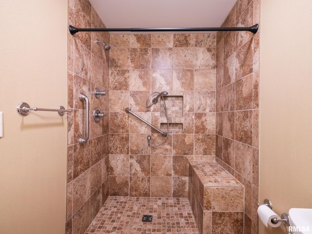 2104 W BROADLAND Drive, Dunlap, IL 61525