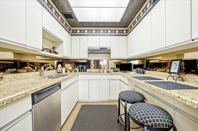 5100 San Felipe Street 74, Houston, TX 77056